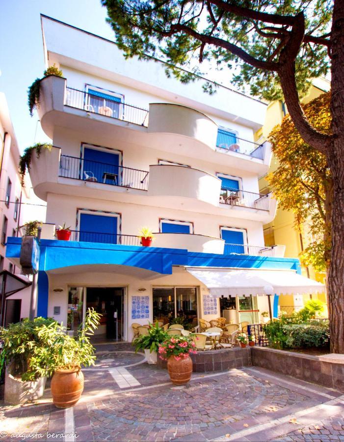 Hotel Adria B&B - Colazione Fino Alle 12 Misano Adriatico Dış mekan fotoğraf
