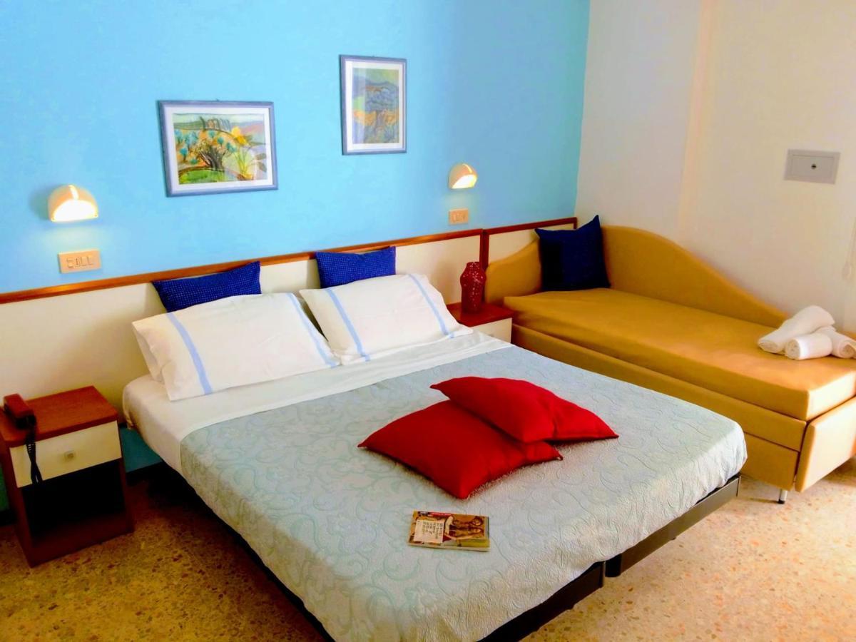 Hotel Adria B&B - Colazione Fino Alle 12 Misano Adriatico Dış mekan fotoğraf