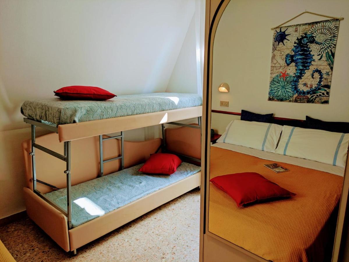 Hotel Adria B&B - Colazione Fino Alle 12 Misano Adriatico Dış mekan fotoğraf