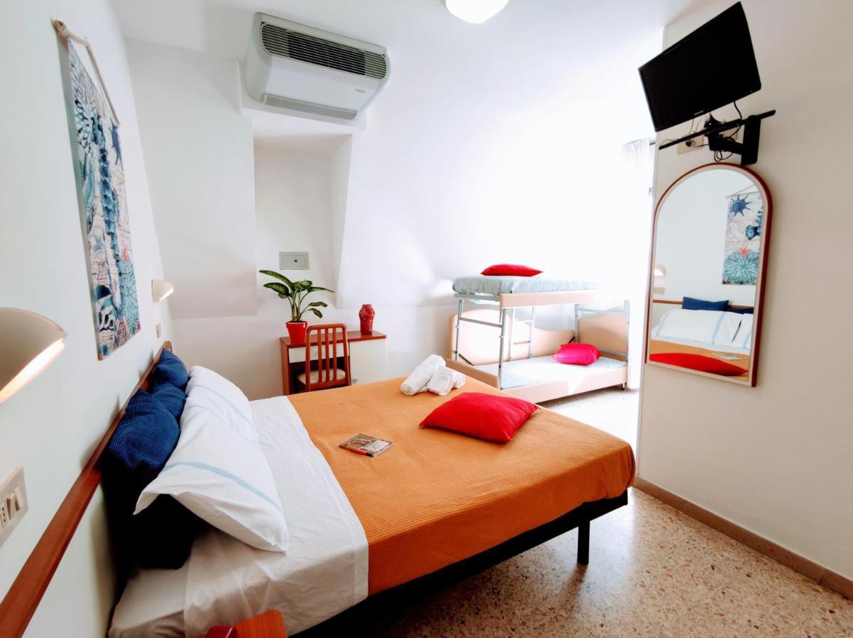 Hotel Adria B&B - Colazione Fino Alle 12 Misano Adriatico Dış mekan fotoğraf