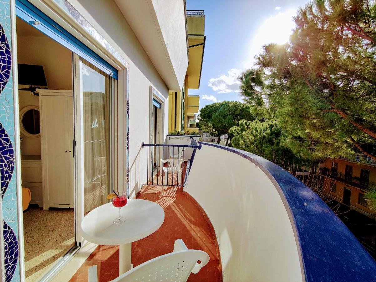 Hotel Adria B&B - Colazione Fino Alle 12 Misano Adriatico Dış mekan fotoğraf