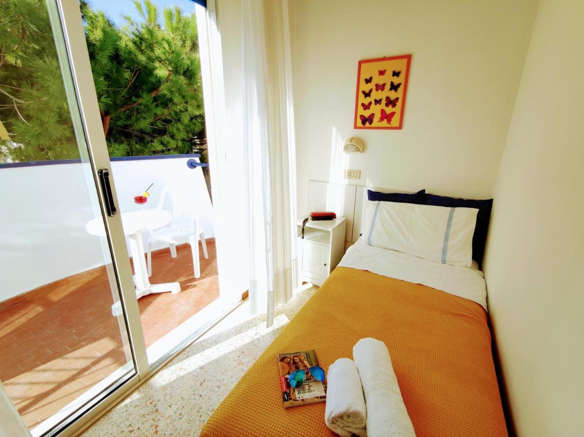 Hotel Adria B&B - Colazione Fino Alle 12 Misano Adriatico Dış mekan fotoğraf