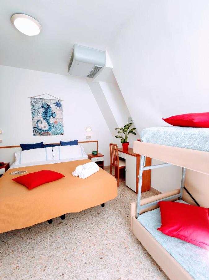 Hotel Adria B&B - Colazione Fino Alle 12 Misano Adriatico Dış mekan fotoğraf