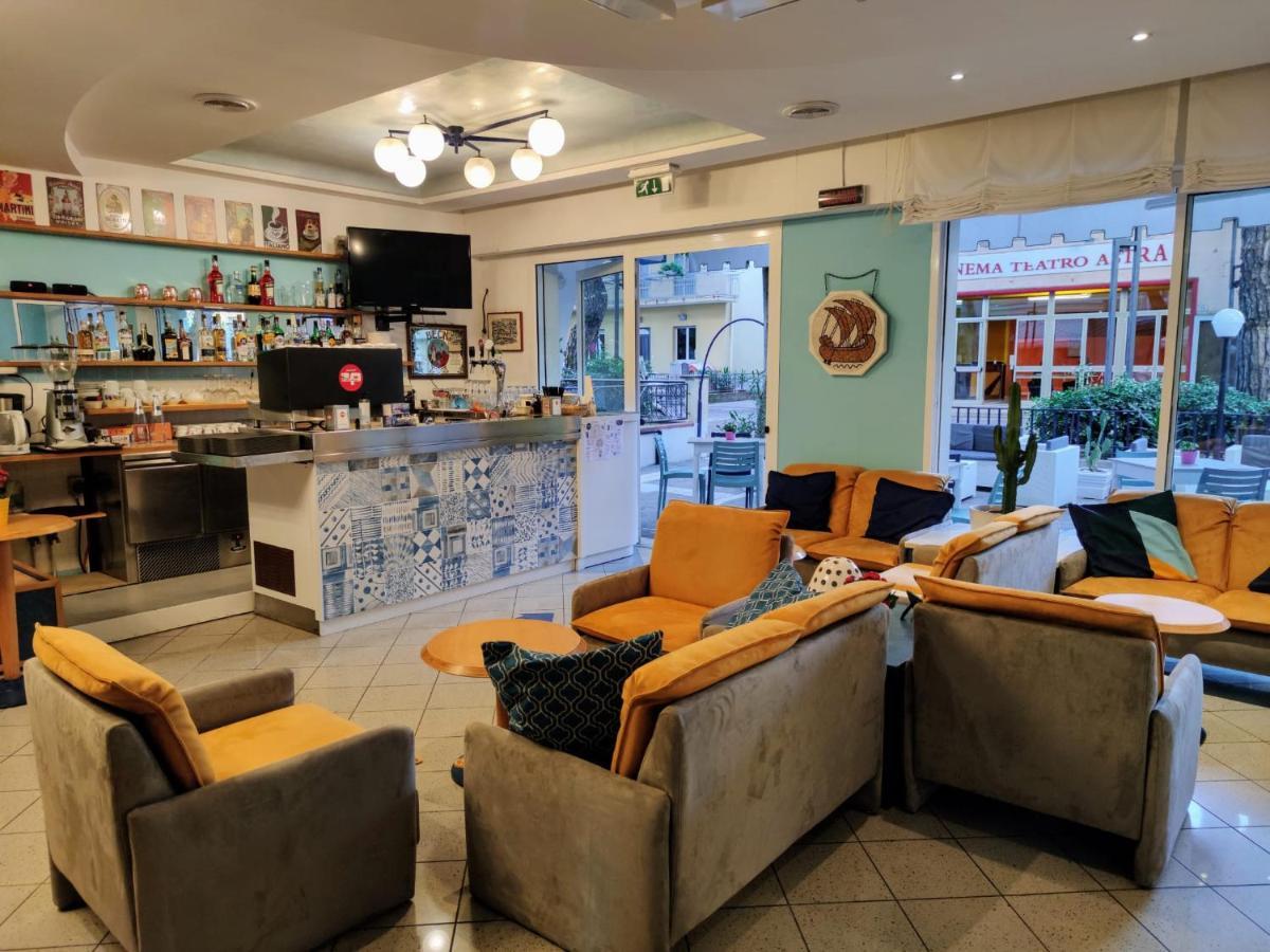 Hotel Adria B&B - Colazione Fino Alle 12 Misano Adriatico Dış mekan fotoğraf
