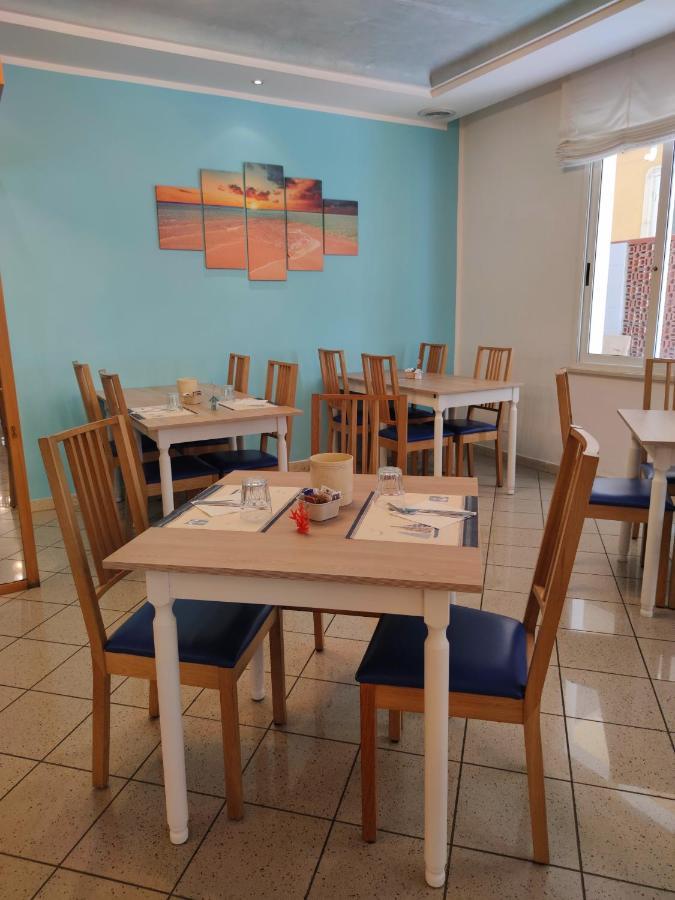 Hotel Adria B&B - Colazione Fino Alle 12 Misano Adriatico Dış mekan fotoğraf