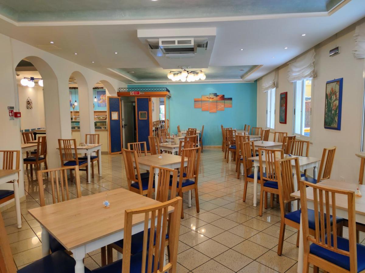Hotel Adria B&B - Colazione Fino Alle 12 Misano Adriatico Dış mekan fotoğraf