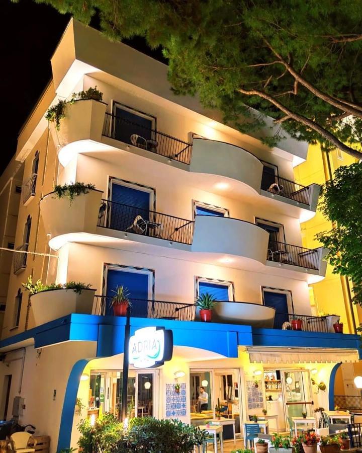 Hotel Adria B&B - Colazione Fino Alle 12 Misano Adriatico Dış mekan fotoğraf