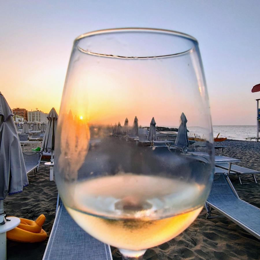 Hotel Adria B&B - Colazione Fino Alle 12 Misano Adriatico Dış mekan fotoğraf