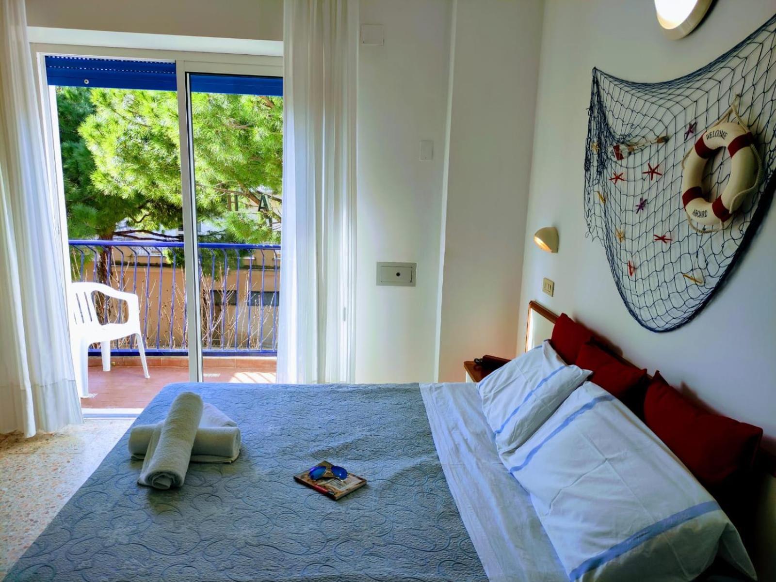 Hotel Adria B&B - Colazione Fino Alle 12 Misano Adriatico Oda fotoğraf